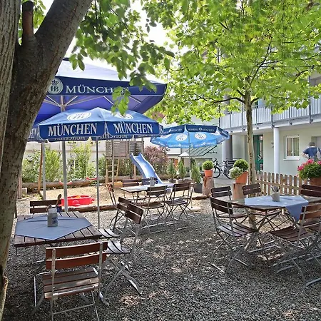 Отель Traubenbraeu Крумбах