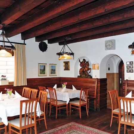 Отель Traubenbraeu Крумбах