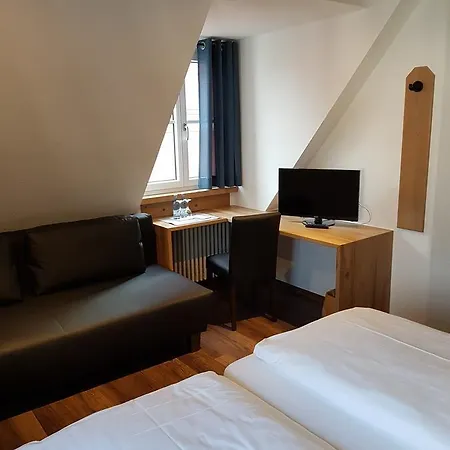 加斯托夫特劳本布劳酒店 3* 克伦巴赫